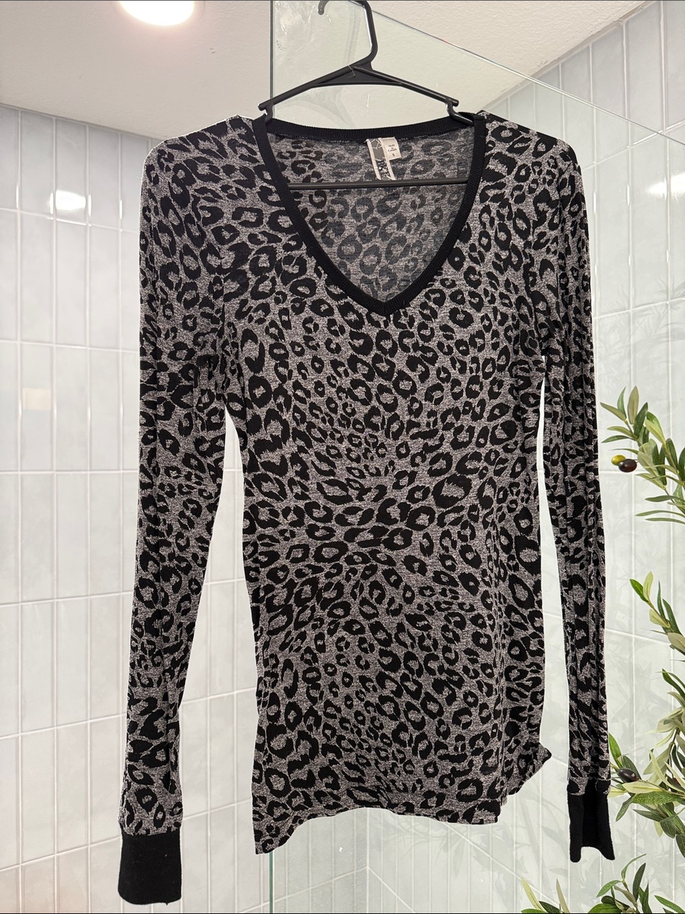 BKE Black & Gray Leopard V-Neck Long Sleeve Top